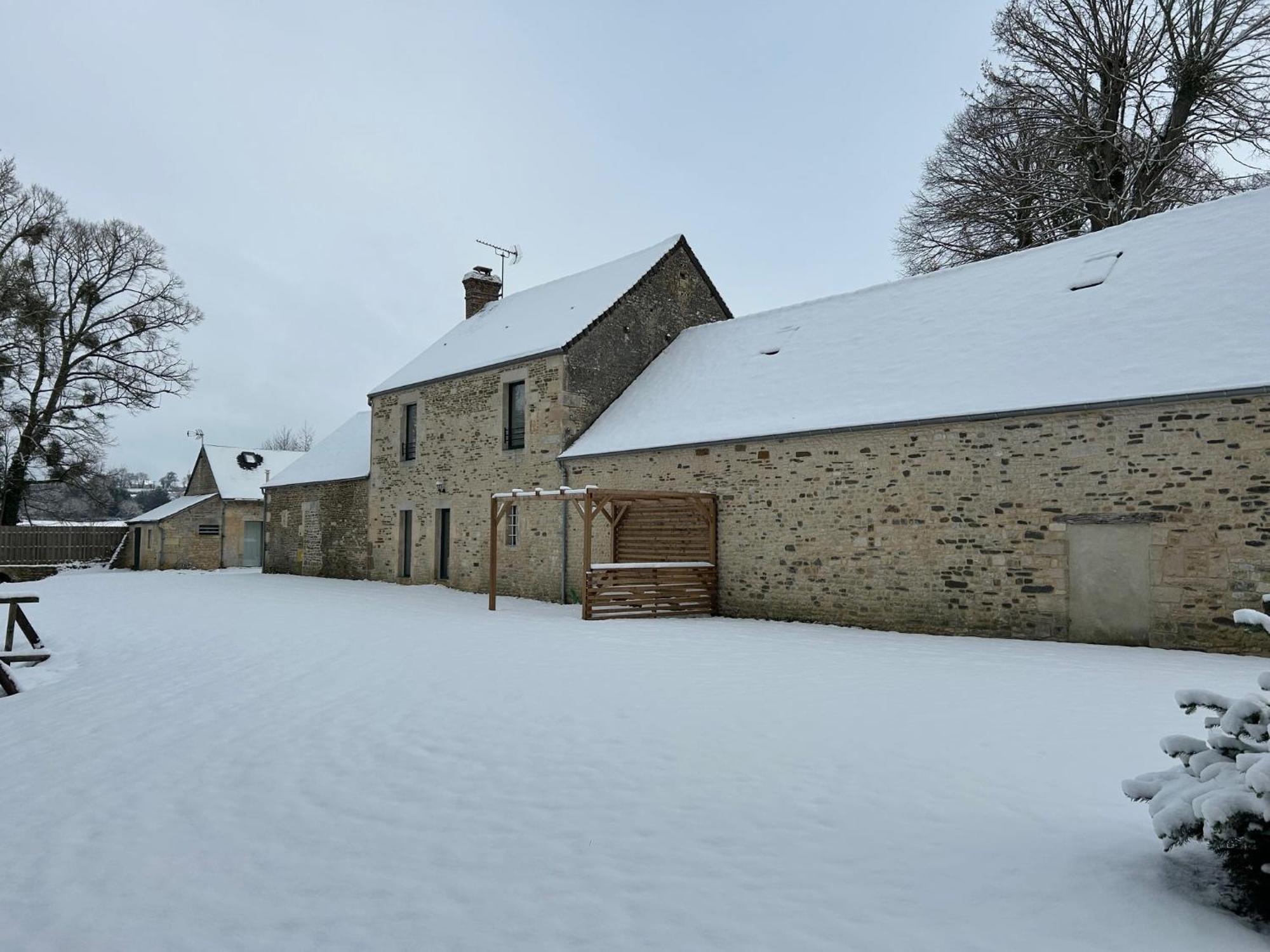 La Demeure De Paule Villa Neuvy-au-Houlme Екстериор снимка